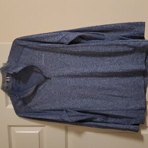 Almost new active long sleef top for men size M